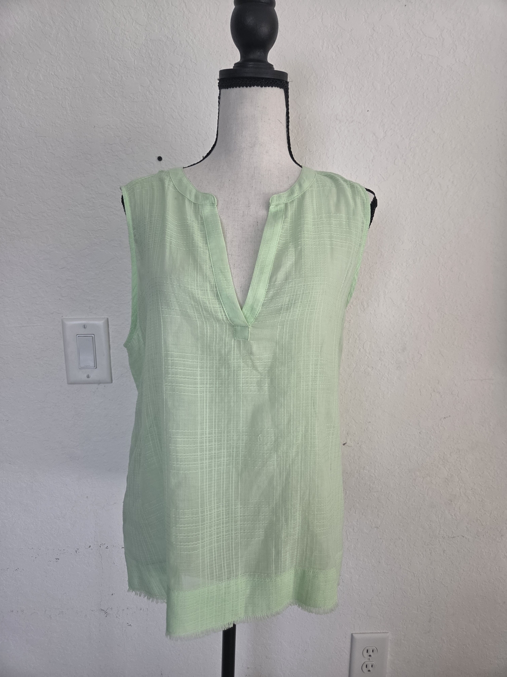 Carve Designs Mint Green Sheer Plaid Sleeveless V-Neck Top Size L 100% Cotton